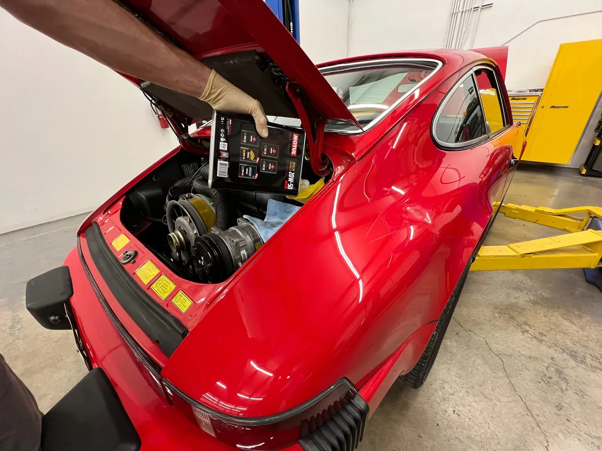 Porsche 911 service